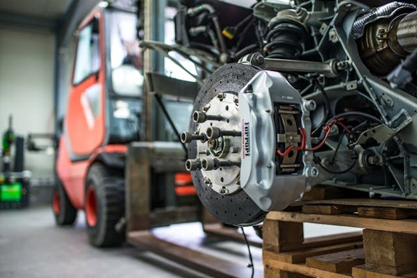 L'Évolution des Systèmes de Freinage et de Suspension