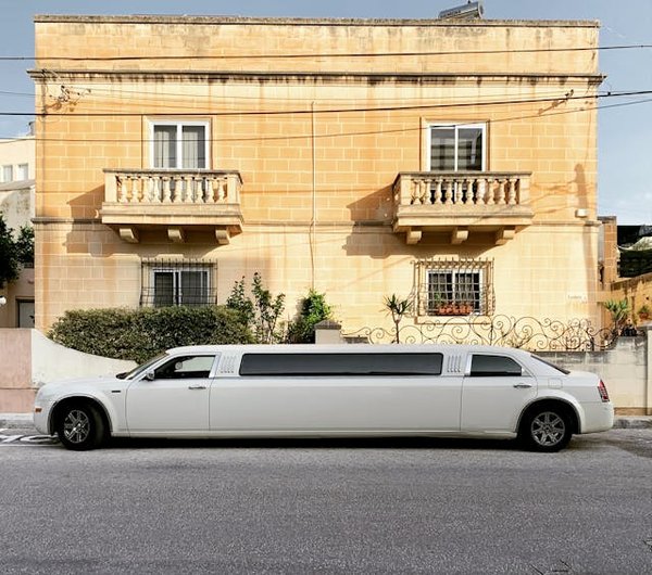De la citadine à la limousine : quel type de véhicule louer selon l'occasion